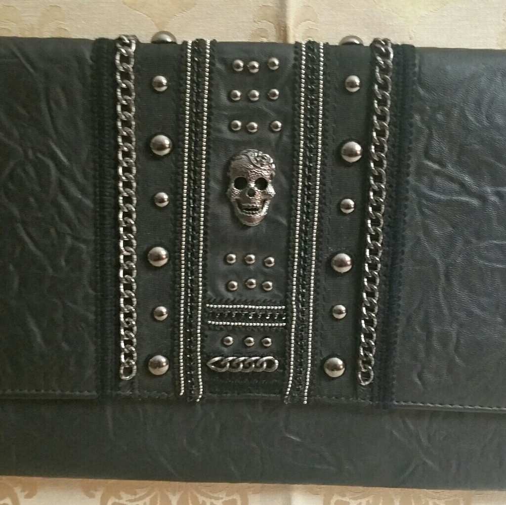 Large skull clutch, NWOT by Torrid